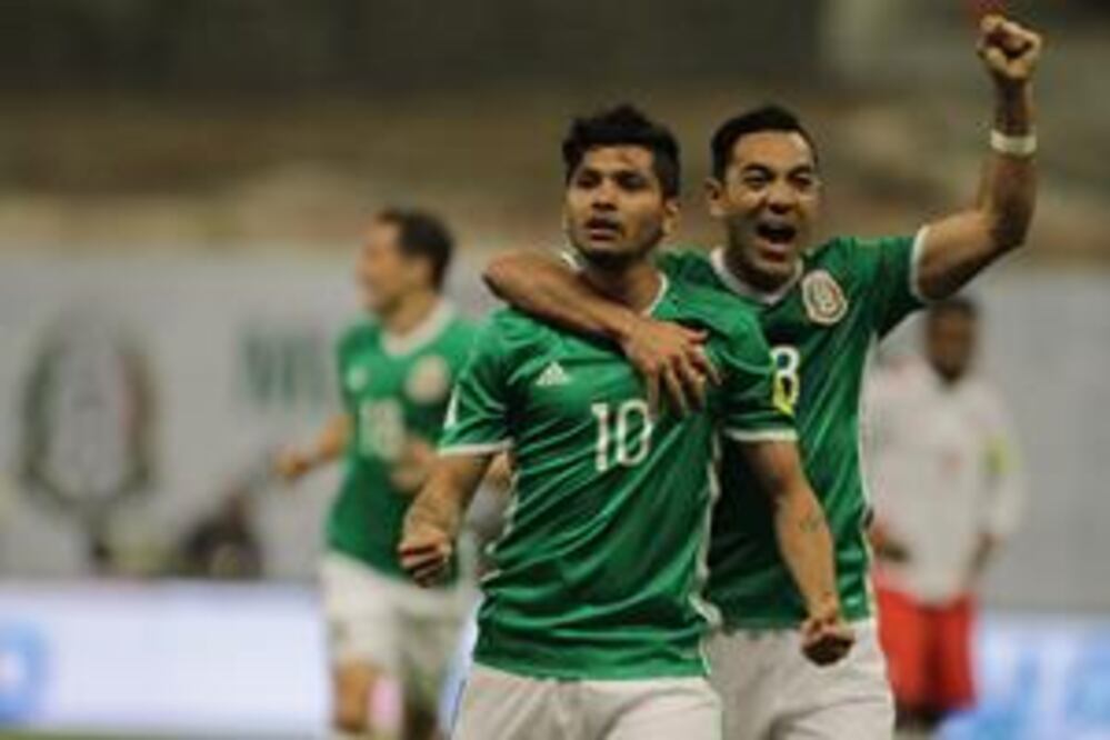 Pasa México sobre Canadá 2-0