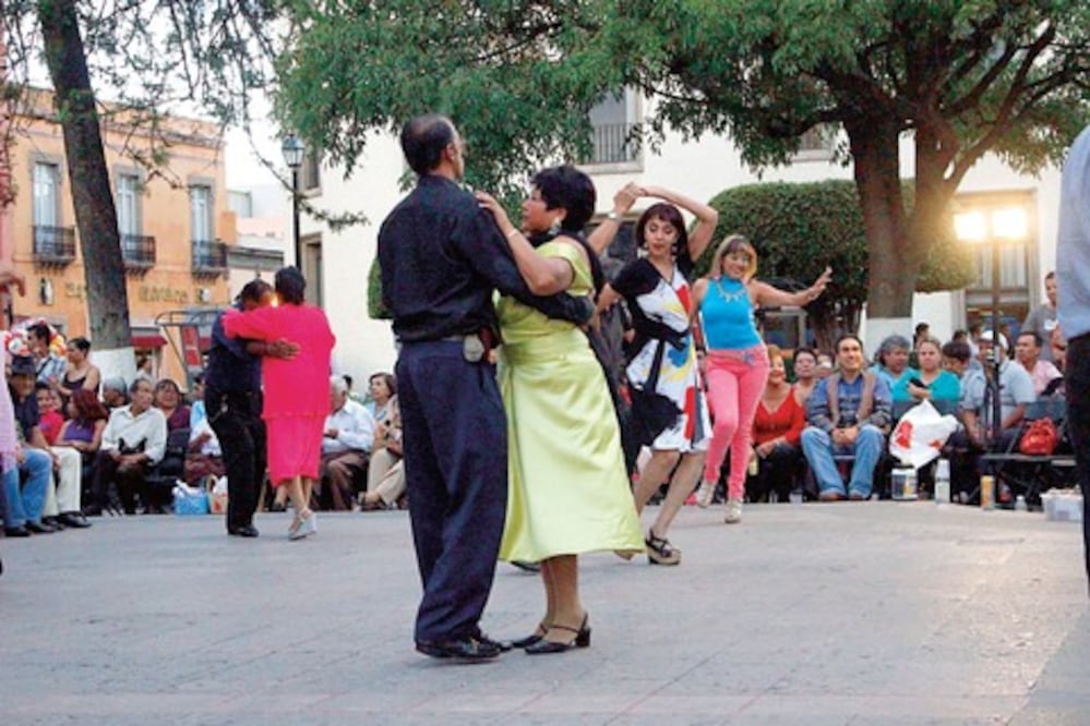Con baile, rechazan violencia a mujer