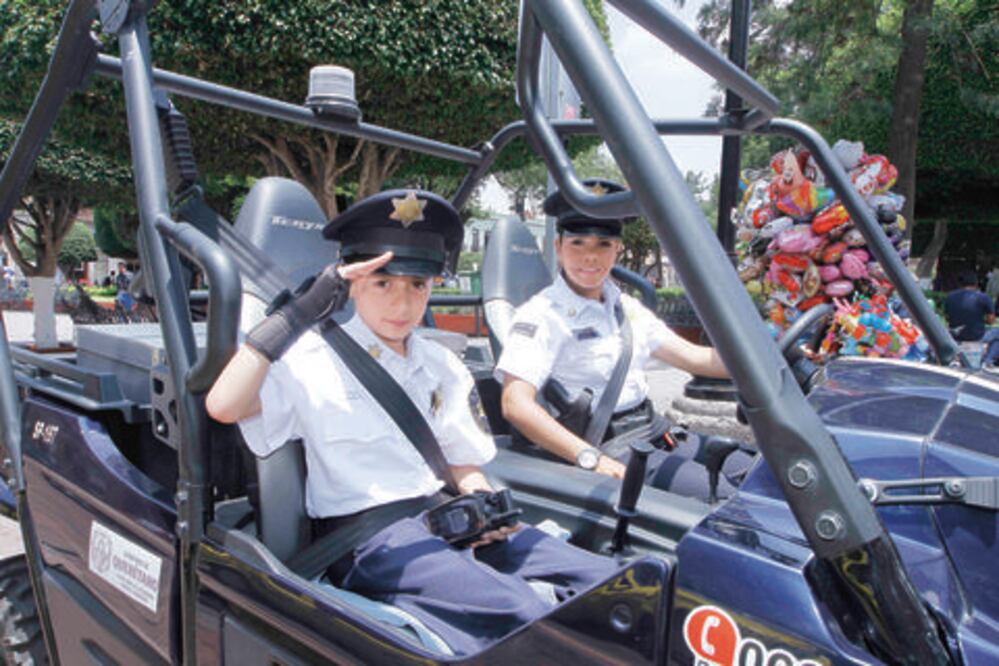 Nombra Seguridad Pública policías honorarios a 7  niños