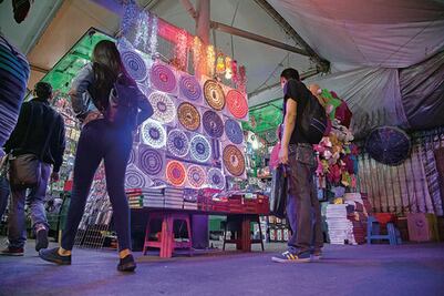 Alistan lugares en tianguis para venta de productos navideños
