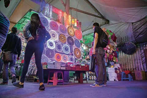 Alistan lugares en tianguis para venta de productos navideños