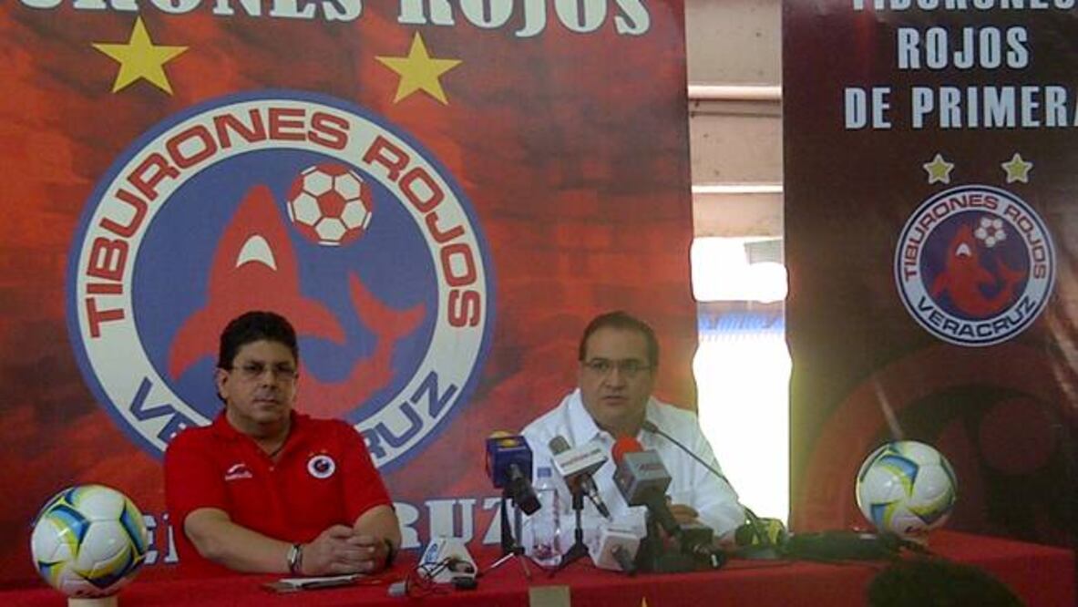 Presentan a los nuevos Tiburones Rojos