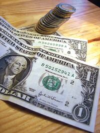 Peso se aprecia 1.02% ante dólar en agosto