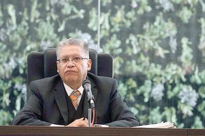 Avala Congreso jubilación de Marco León