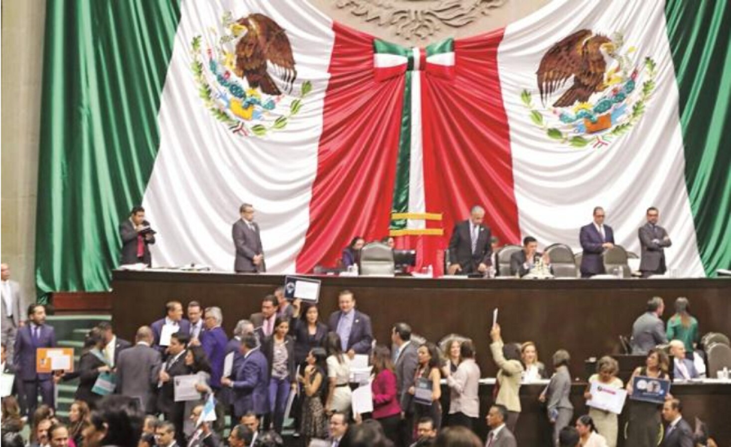 Demandan a PGR investigar y sancionar uso indebido de recursos por sismos