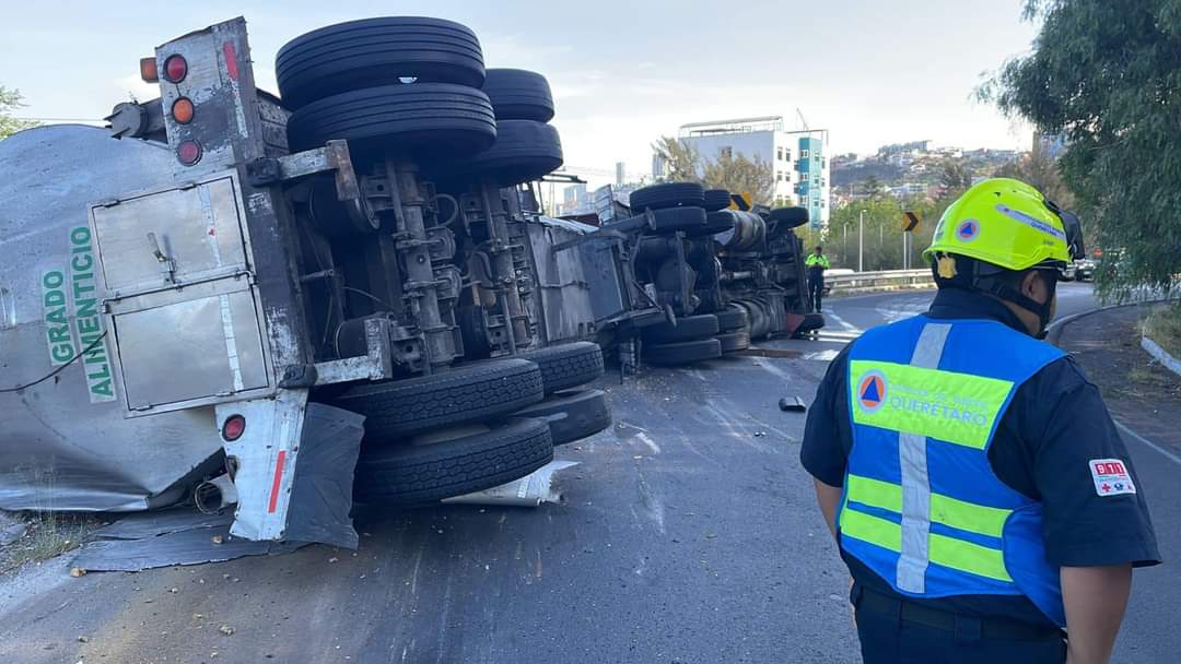 Otra volcadura en la carretera federal 57
