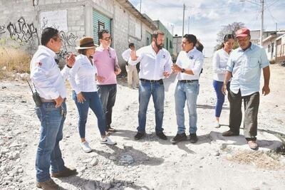 Roberto Sosa recorre colonia Los Ángeles