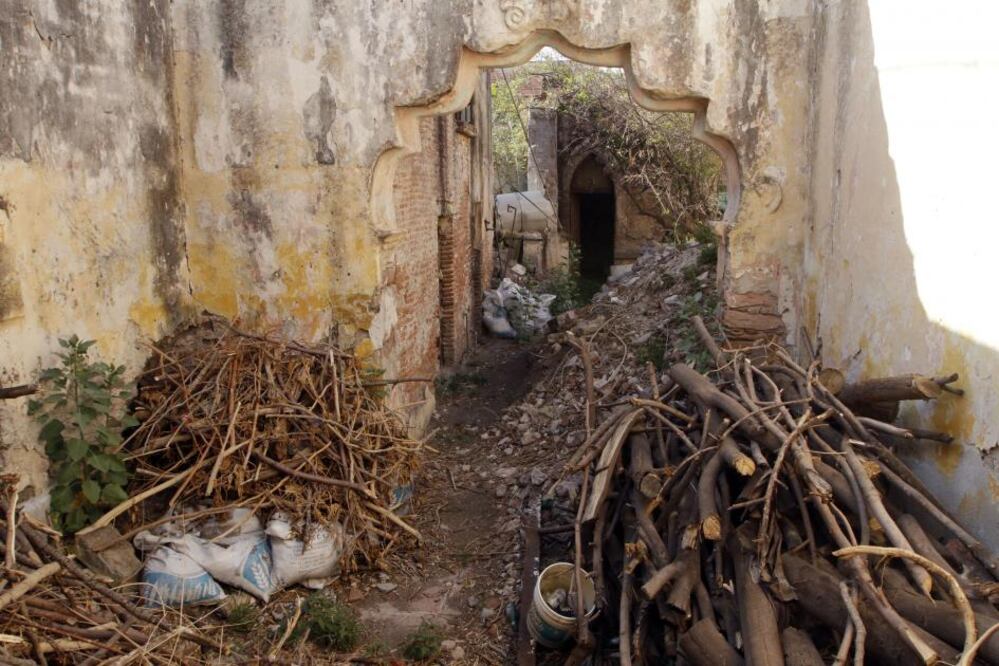 Un total de 60 casas en el Centro Histórico de Querétaro están consideradas con peligro de reblandecimientos y derrumbes de techos o fachadas a causa de la humedad.