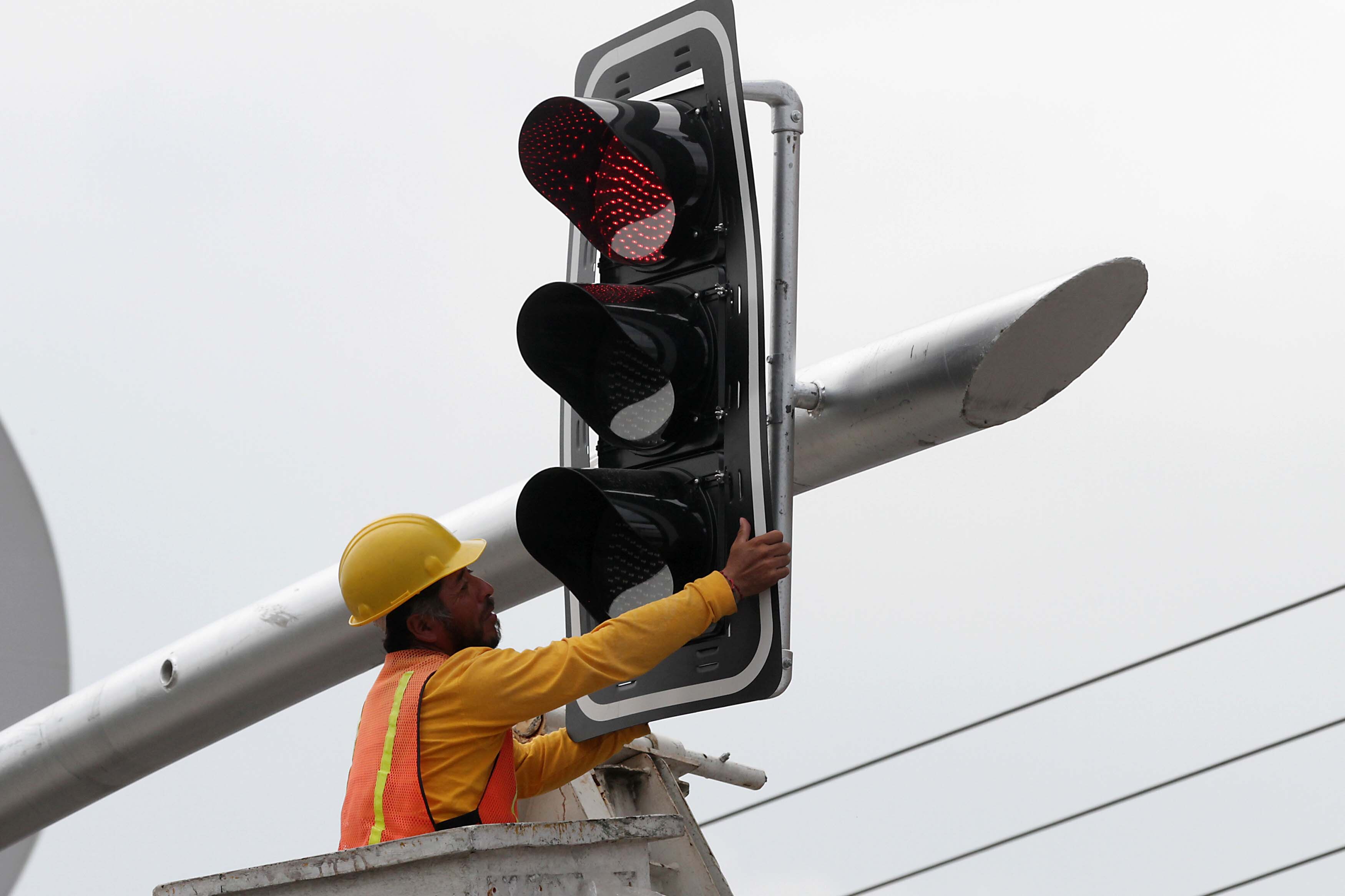 Reprograman los semáforos en avenida de la Luz