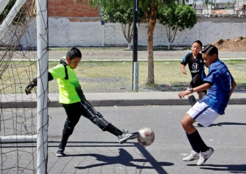 Pasan de 'cascarear' en la calle al Azteca 
