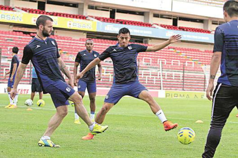 Querétaro quiere hacer al 6 bendito
