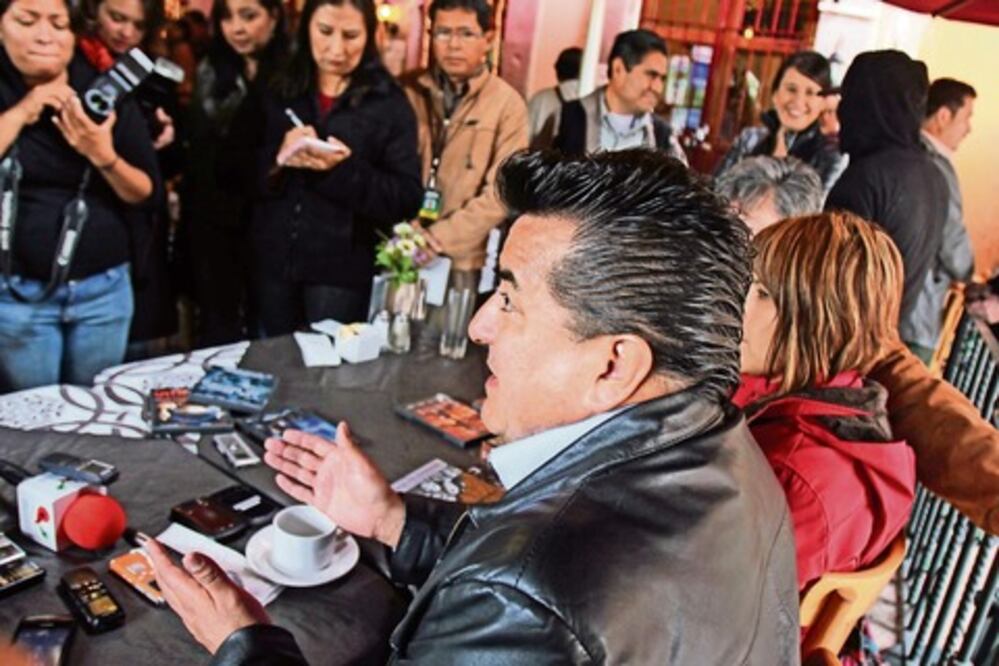 Dorantes promete apoyo a las mujeres