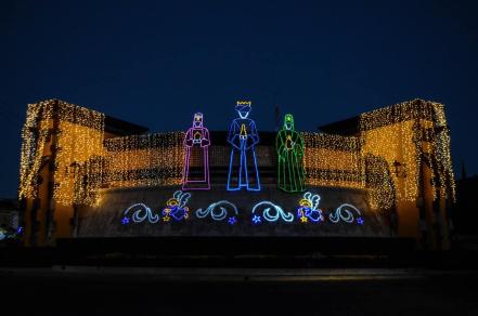 Con luces y colores, espíritu navideño se apodera de Querétaro 