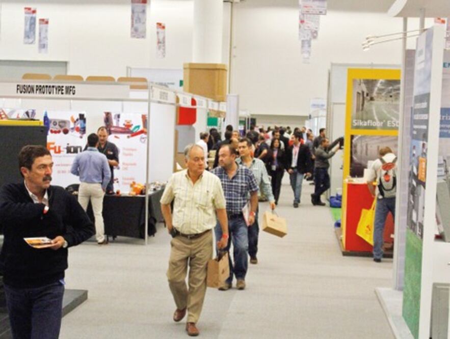 Asisten 3 mil en primer día de expo