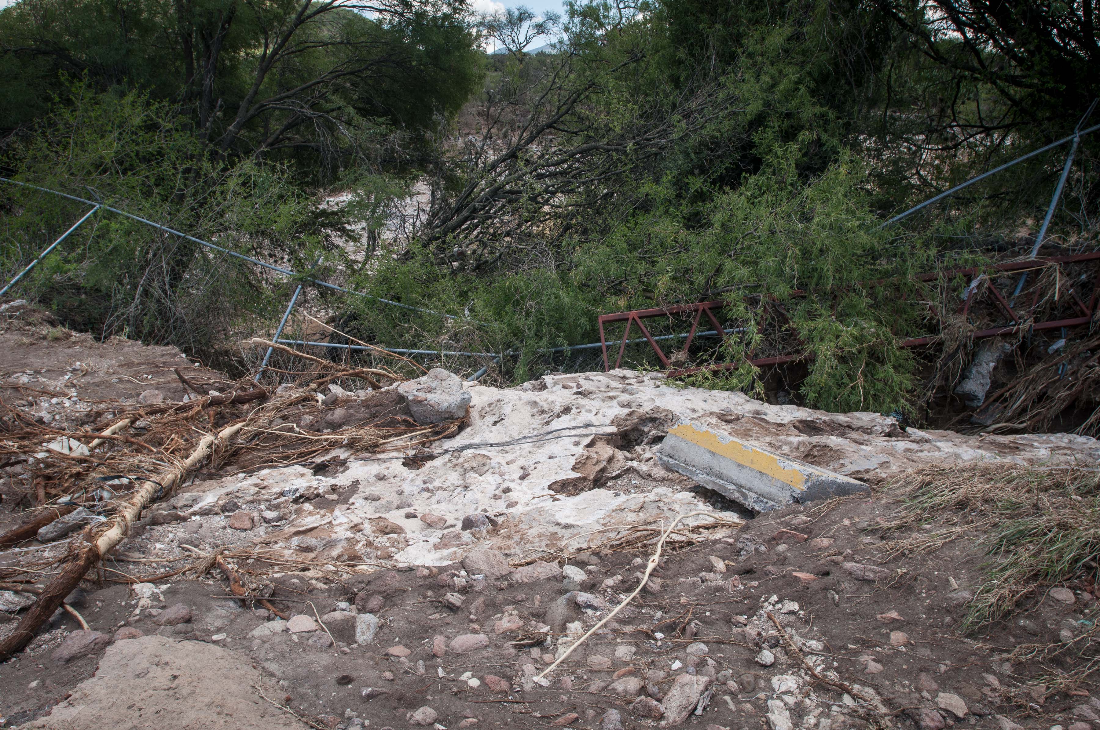 Puente derrumbado, pendiente
