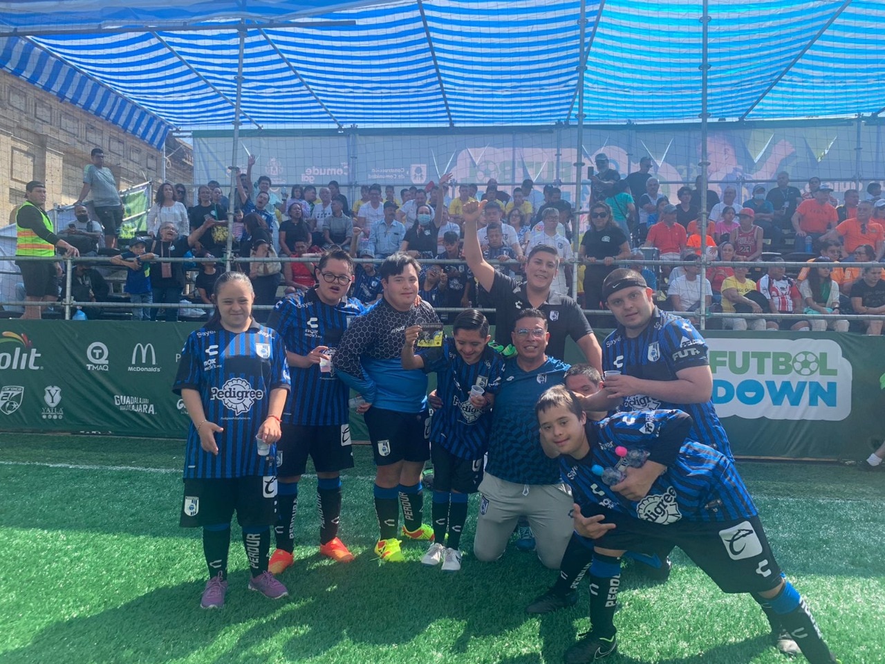 Gallos Smiling a la final del torneo de Fútbol Down