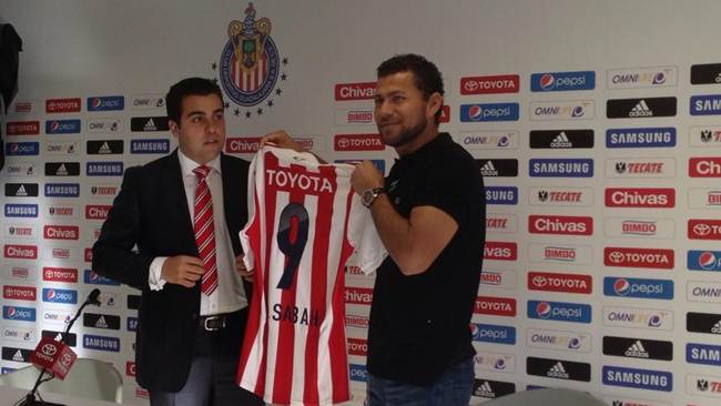 Sabah es presentado con Chivas