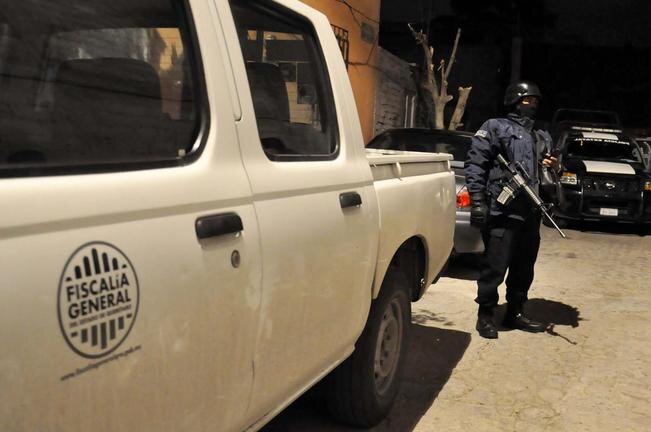 FGE realiza cateo en El Chamizal: hay 3 detenidos