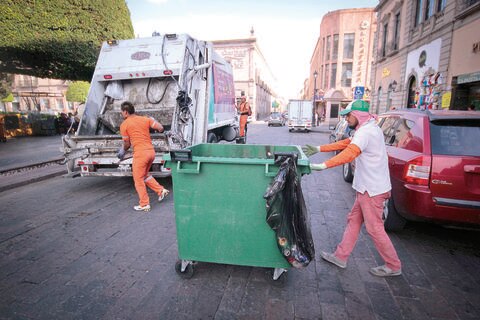 Regresan trabajadores de limpia a labores