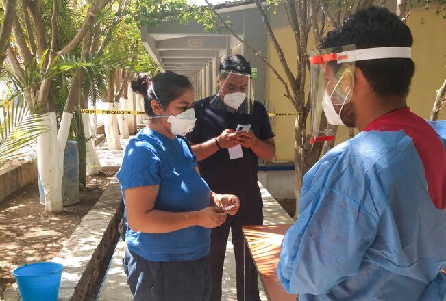 Universitarios van a la Sierra Gorda a hacer pruebas de Covid-19