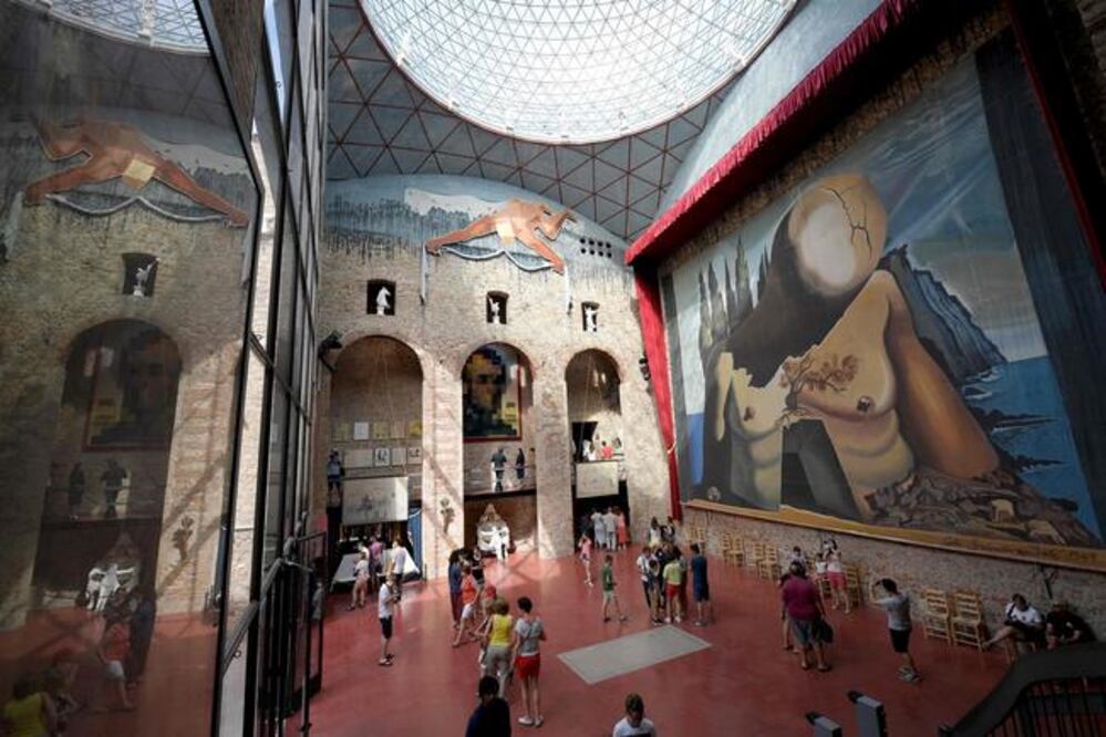 Las actividades en el Museo Dalí volvieron ayer a la normalidad luego de la exhumación de los restos del artista. (LUIS GENE. AP)