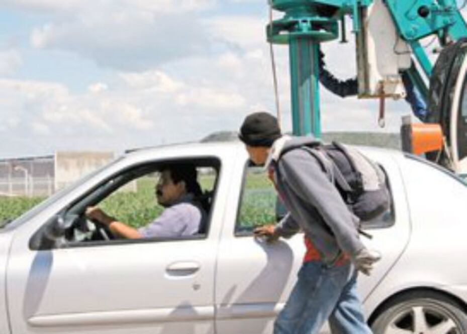 Migrantes piratas, 80% de limosneros