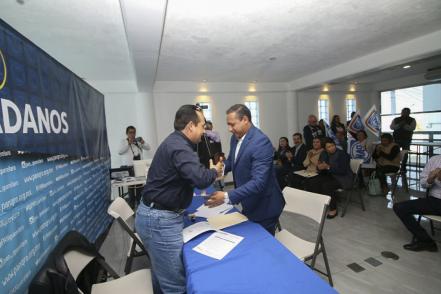 Busca Alejandro Ochoa reelección en Colón