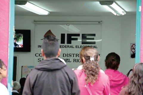 Insta INE a jóvenes a tramitar credencial