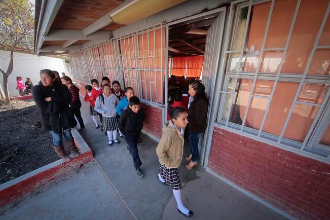 Autoridades educativas sugirieron a los planteles tener actualizado el inventario del equipo y reforzar la seguridad en las instalaciones. Foto: Archivo