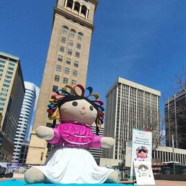 La muñeca queretana Lele promueve su cultura en Denver