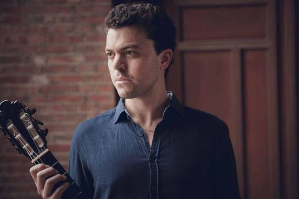 Arturo Castro une varias culturas a través de la música