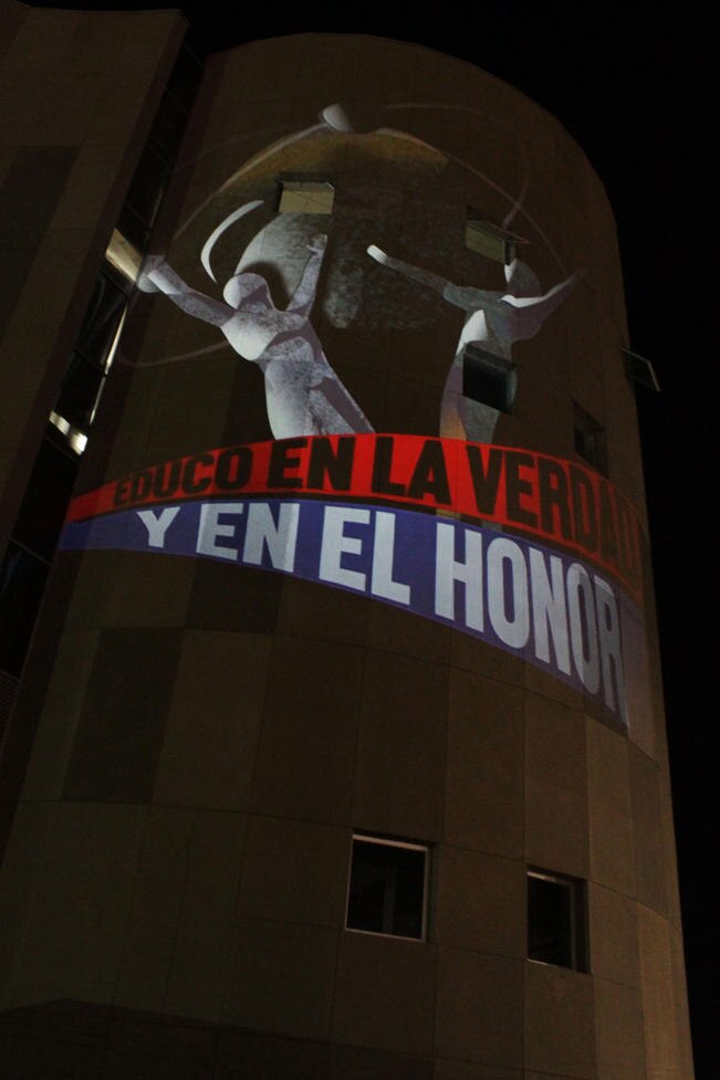 Muestran labores de UAQ con video mapping