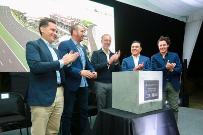 Inician construcción de plaza comercial