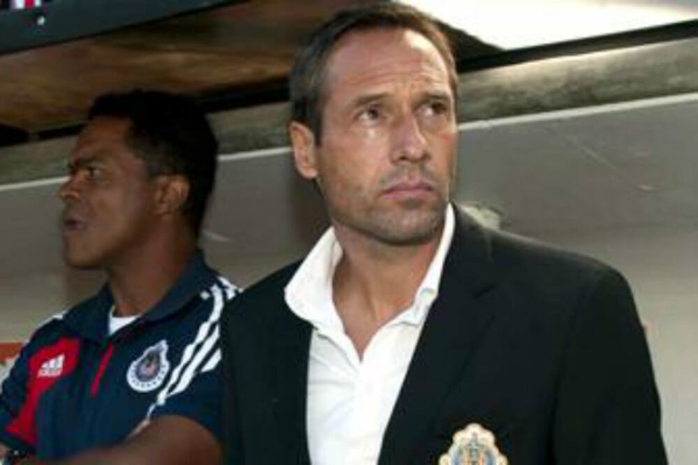 Van't Schip se queda en Chivas
