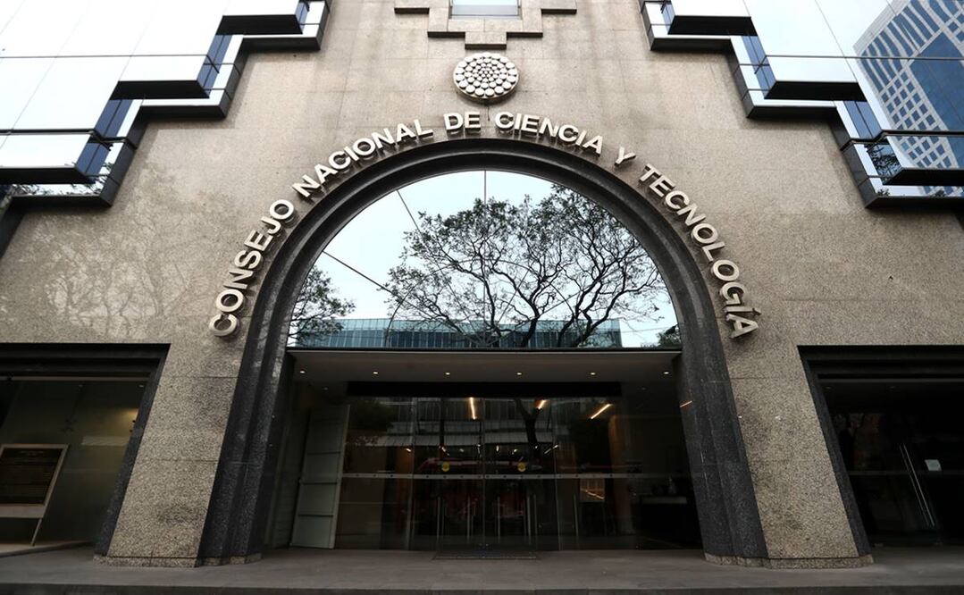 Colegios médicos de México se unen por acusaciones contra miembros del Conacyt