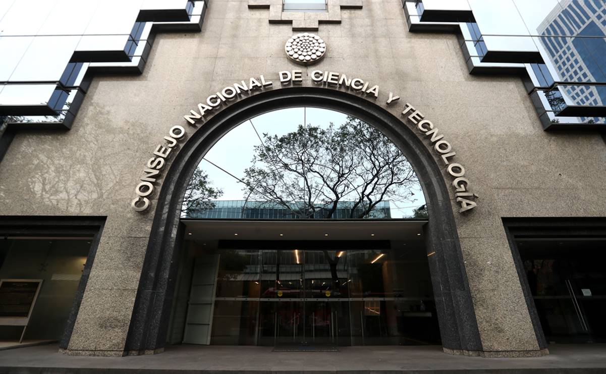 Colegios médicos de México se unen por acusaciones contra miembros del Conacyt