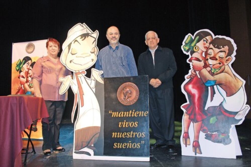 Recuerdan a Cantinflas con fotografías y caricaturas