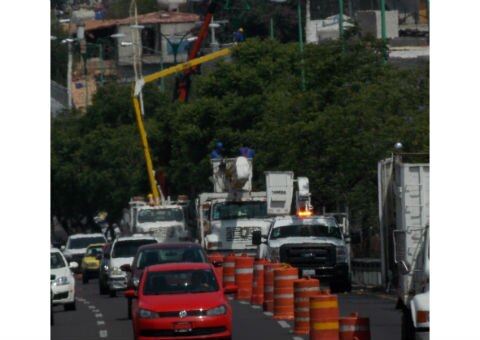 Rehabilitan luminarias en BQ