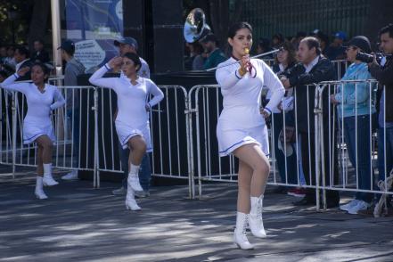 Deportistas encabezan desfile de la Revolución 
