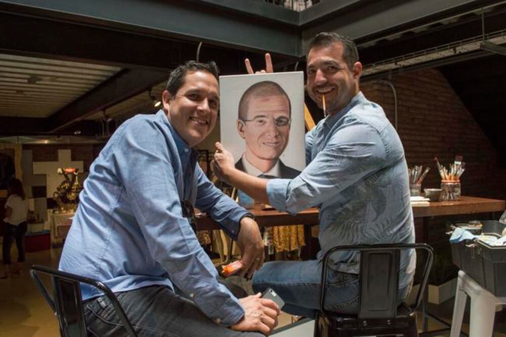 Ramón Palacios y Emilio rama, quien próximamente expondrá su trabajo en el Museo de Arte Contemporáneo de Querétaro / Foto Mitzi Olvera