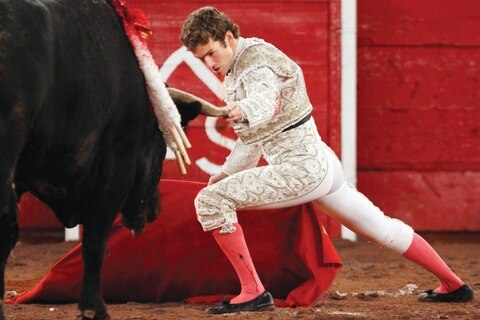 “El Payo” sale en hombros