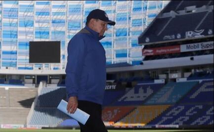 Enrique Meza deja de ser técnico del Puebla