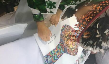 Difunden con orgullo el arte huichol