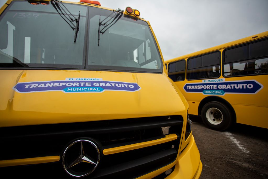 Entrega El Marqués 10 camiones para transporte escolar gratuito