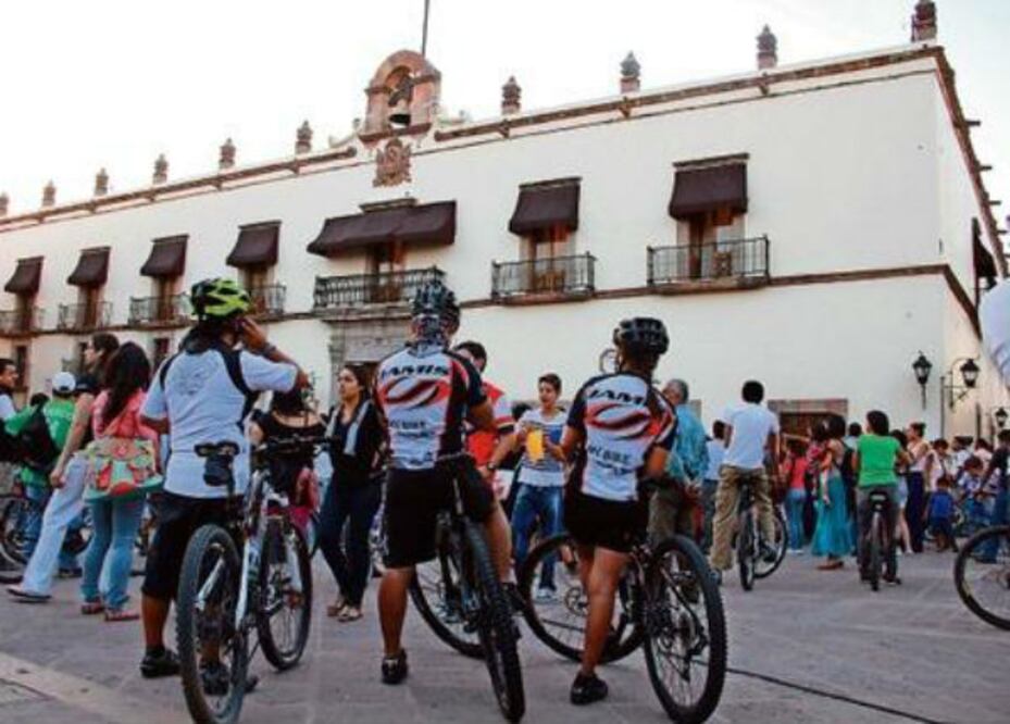 Regidor presenta reglamento ciclista