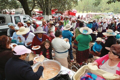 Obispo llama a estar cerca de comunidad
