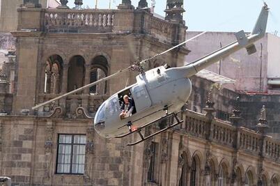 Bond atrapa a los indiscretos