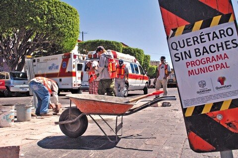 Mantienen calles libres de baches