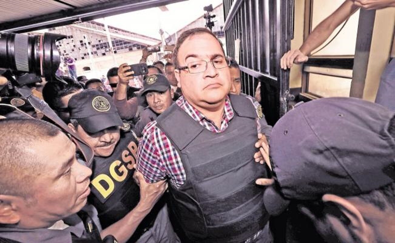 Ordenan a PGR abrir información sobre cuentas de Javier Duarte