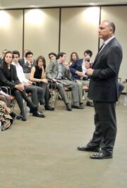 Se reúne JCR con jóvenes  en EU